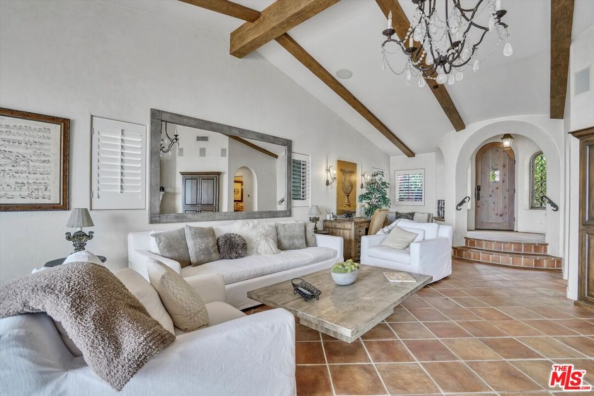 apartment to rent in 3942 Rambla Orienta Malibu, California