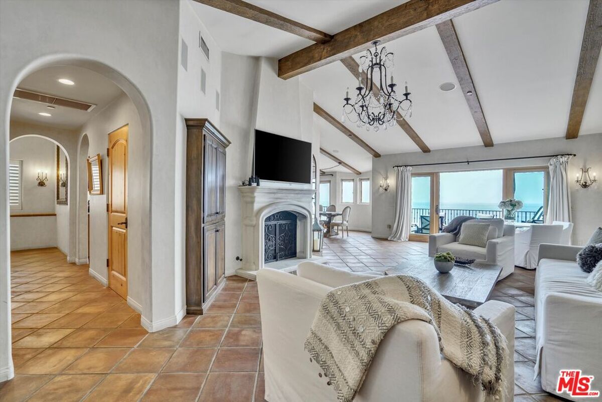 apartment to rent in 3942 Rambla Orienta Malibu, California