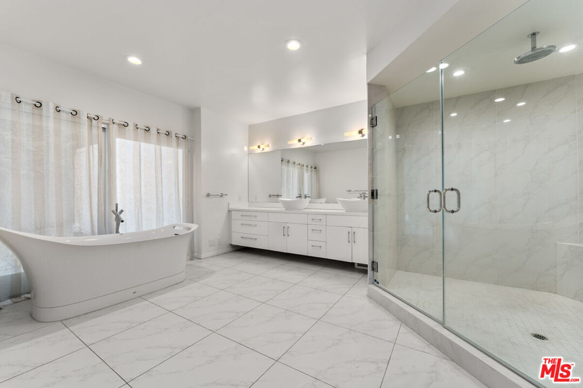 house for sale in 1972 Outpost Cir Sunset Strip / Hollywood Hills