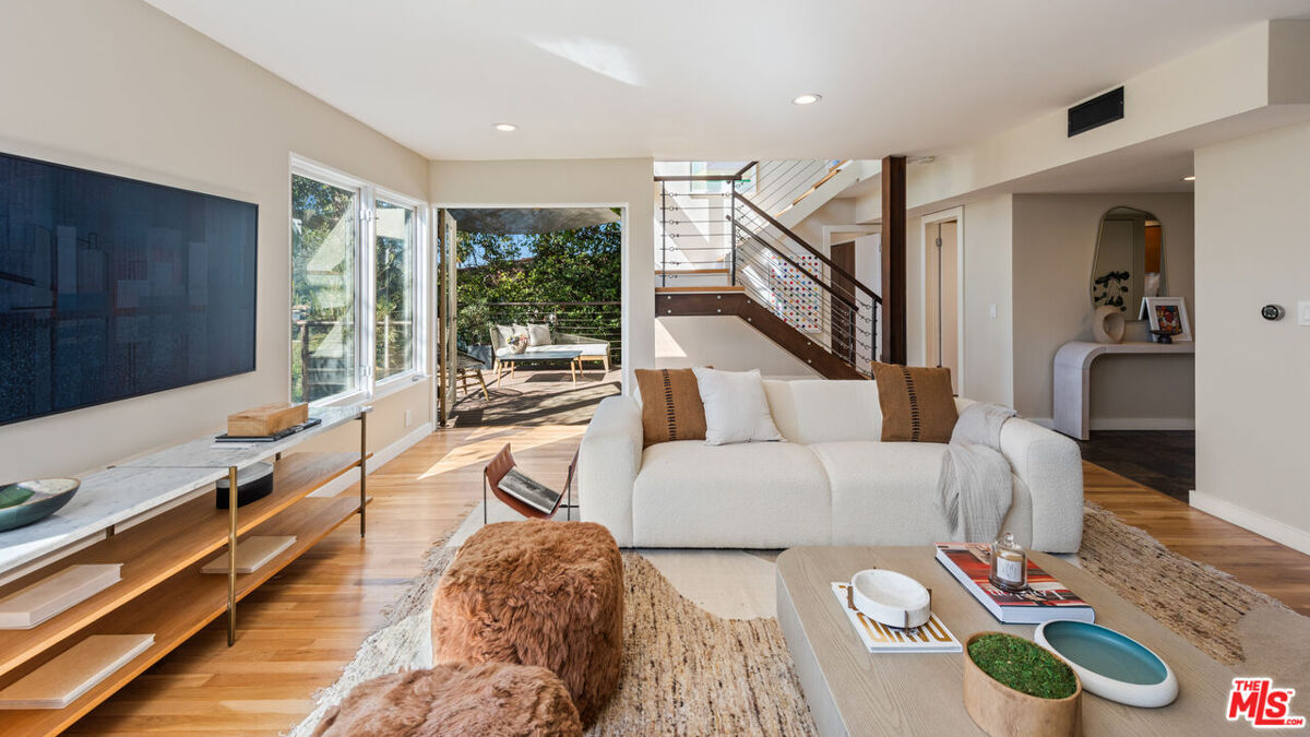 house for sale in 3326 Charleston Way Hollywood Hills East