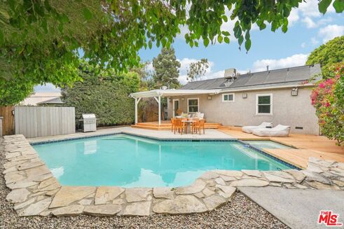 Picture of 2 bedroom house for sale.