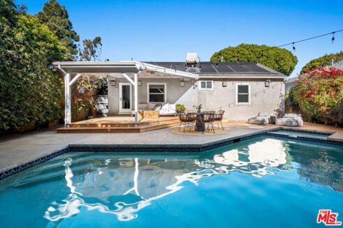 Picture of 2 bedroom house for sale.