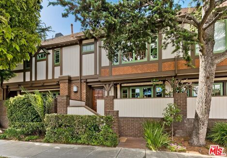 Picture of 3 bedroom condominium for sale.