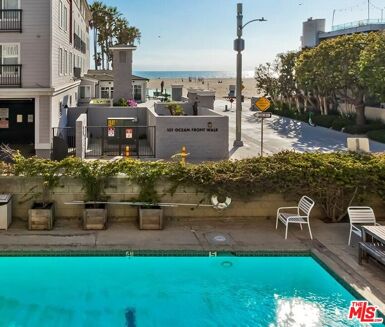 Picture of 1 bedroom condominium for sale.