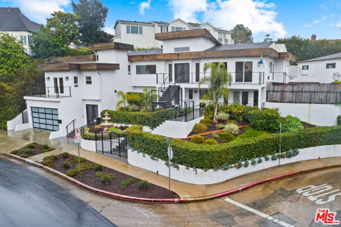 Picture of 4 bedroom house for sale.