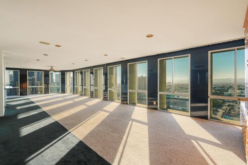 Picture of 4 bedroom condominium for sale.
