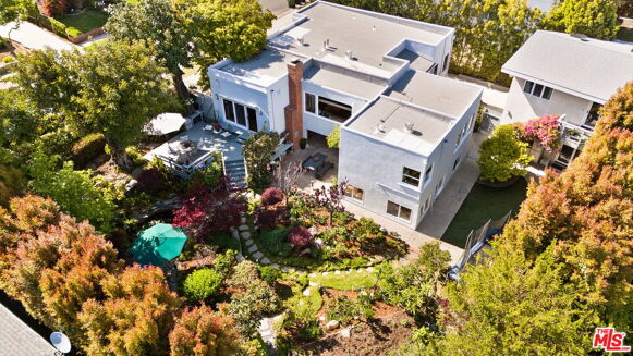 Picture of 6 bedroom house for sale.