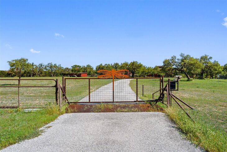 Picture of 2401 W Fitzhugh Rd - Dripping Springs, Texas