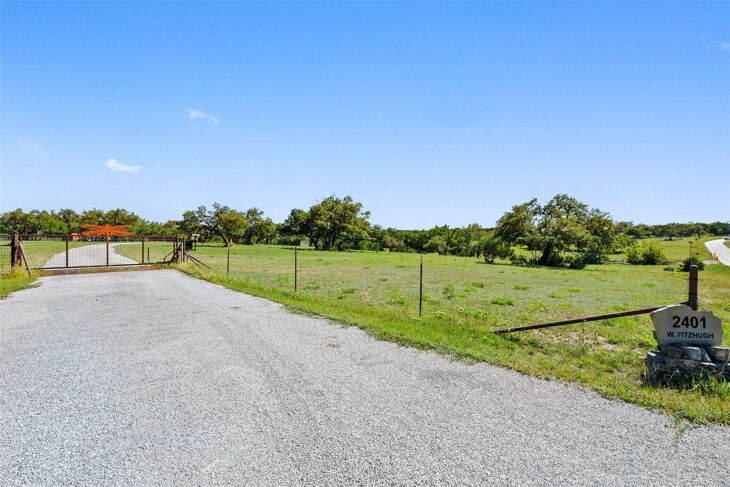 Picture of 2401 W Fitzhugh Rd - Dripping Springs, Texas