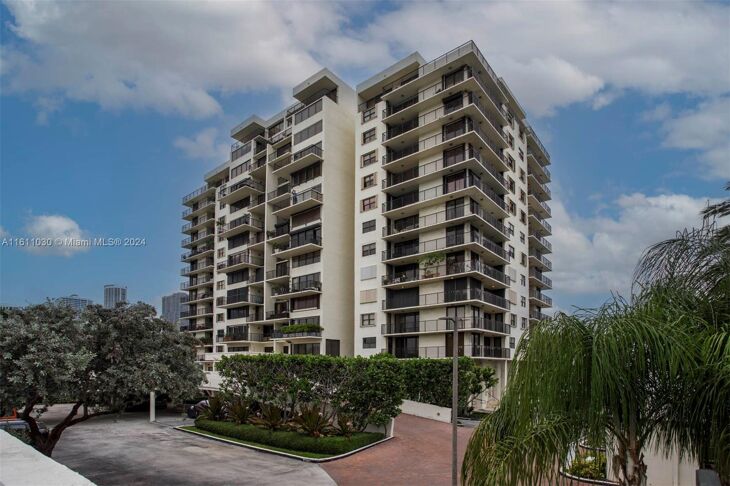 Picture of 801 N Venetian Dr, 504 - Miami, Florida