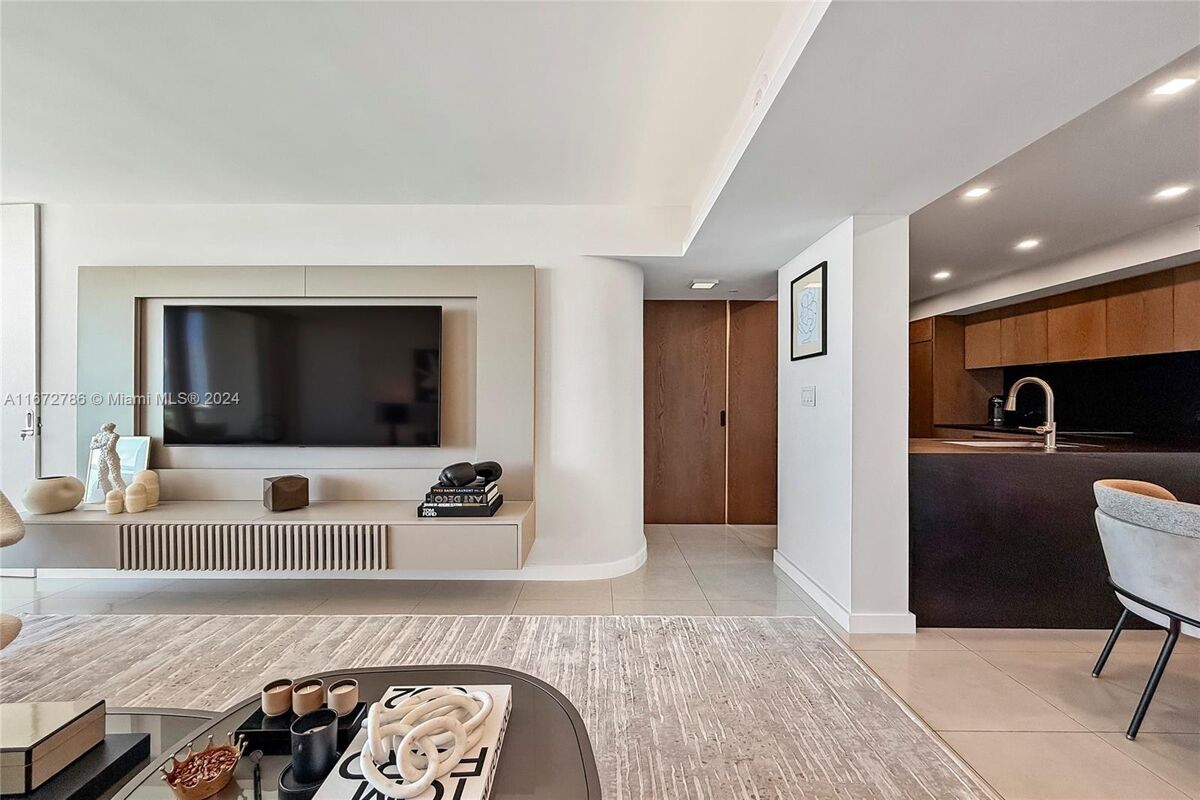 condominium for sale in 650 West Ave, 2610 Miami Beach, Florida