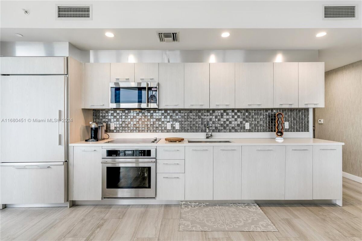 condominium to rent in 55 SW 9th St, 4001 Miami, Florida