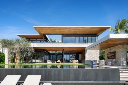 Picture of 6 bedroom house for sale.