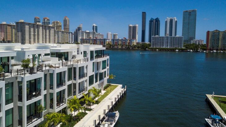 Picture of 4008 NE 167th St, 6 - North Miami Beach, Florida