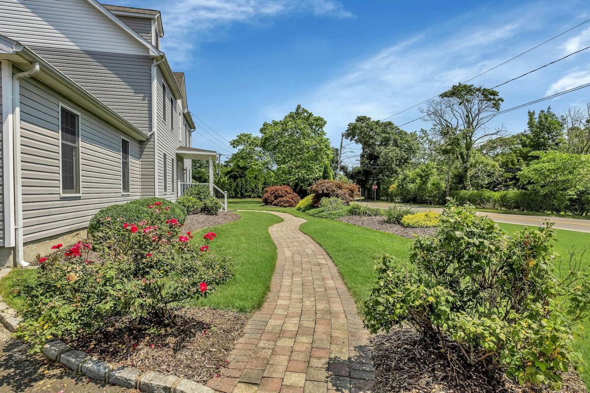 house for sale in 2 Box Tree Rd East Quogue, New York USH383073