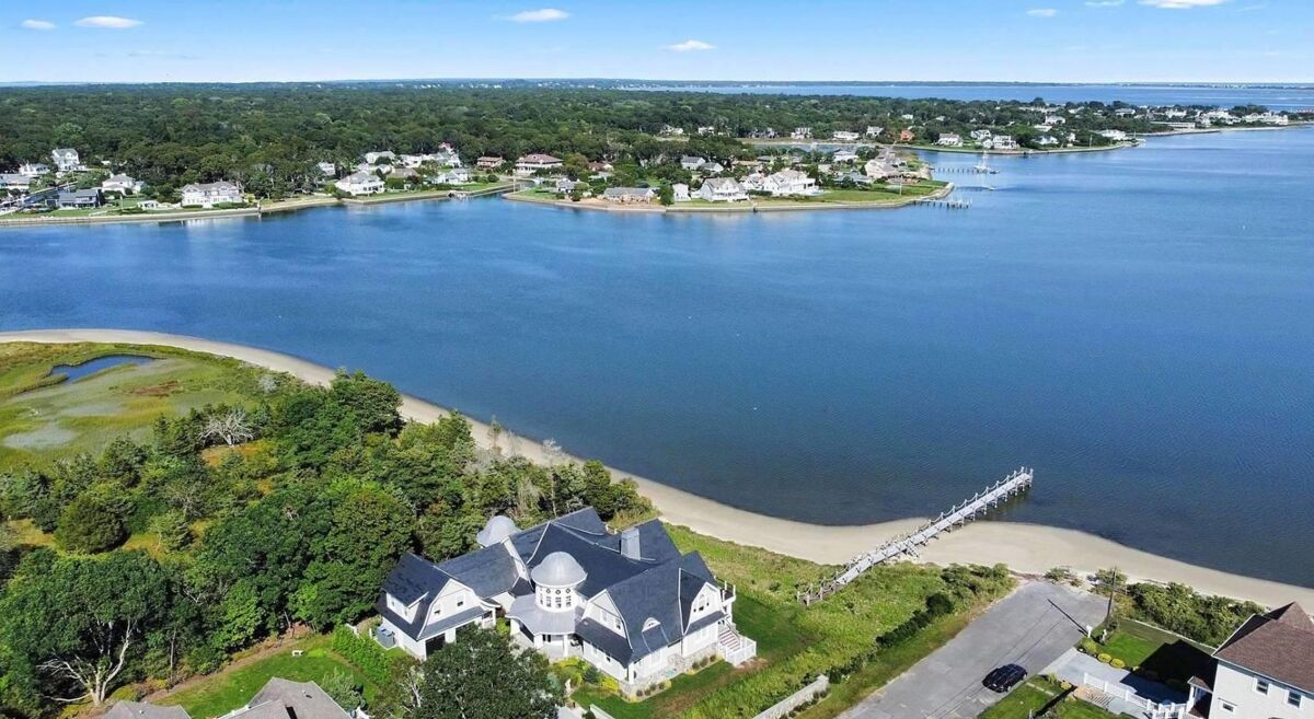 house for sale in 17 Ludlow Ln Hampton Bays, New York USH383743