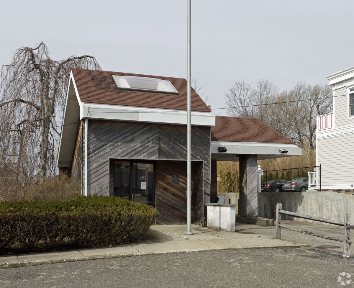 House to rent in 16 Spring St Sag Harbor Village, New York