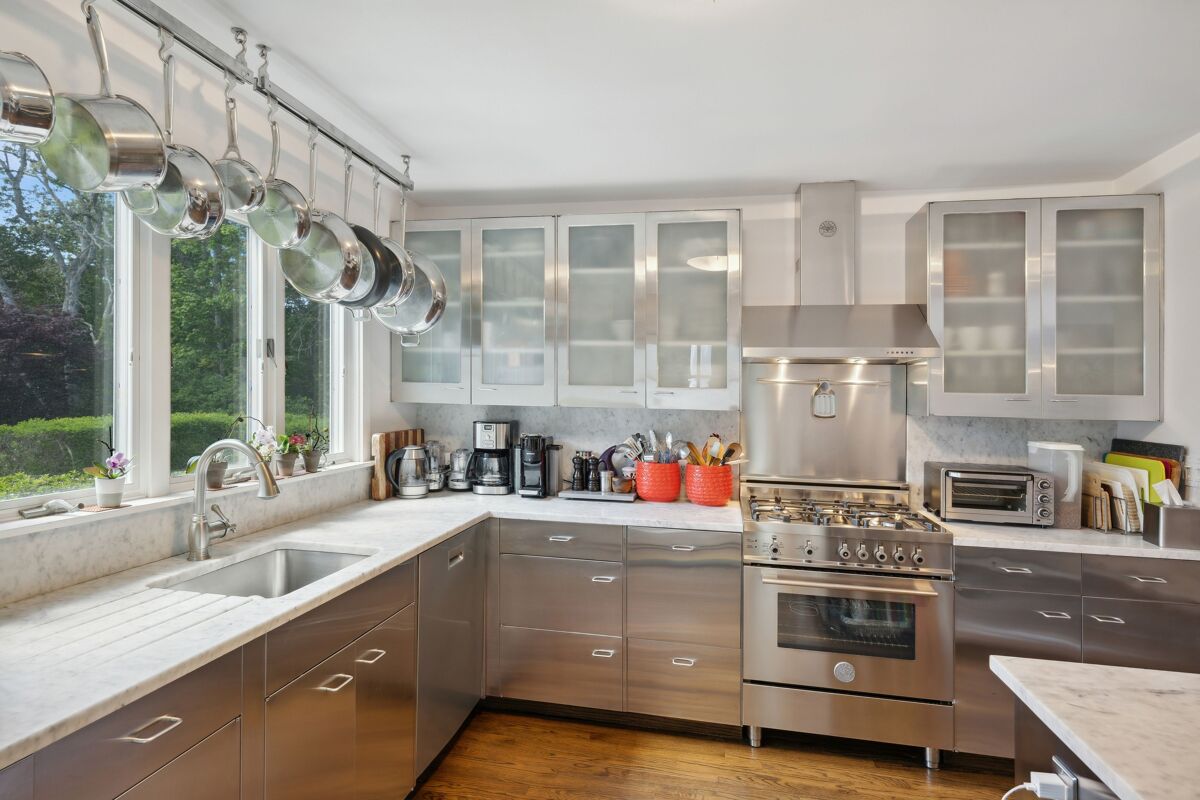 house for sale in 20 Greenway Dr East Hampton Village Fringe, New