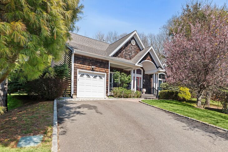 Picture of 6 Covey Ct - East Hampton Village Fringe, New York