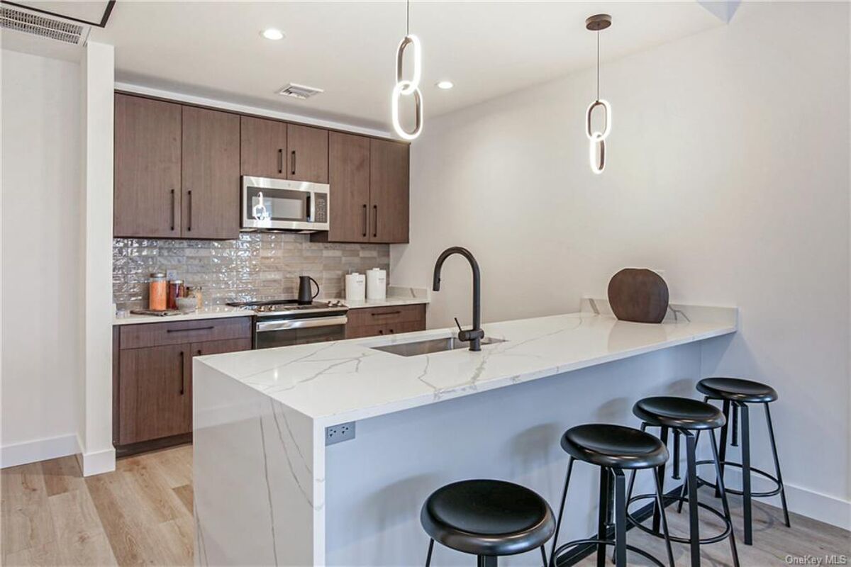 apartment to rent in 70 Memorial Plaza, 209 Pleasantville, New York