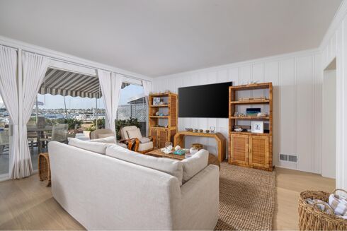 Picture of 4 bedroom house for sale.