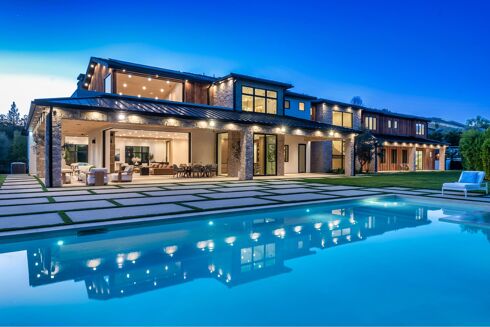 Picture of 6 bedroom house for sale.