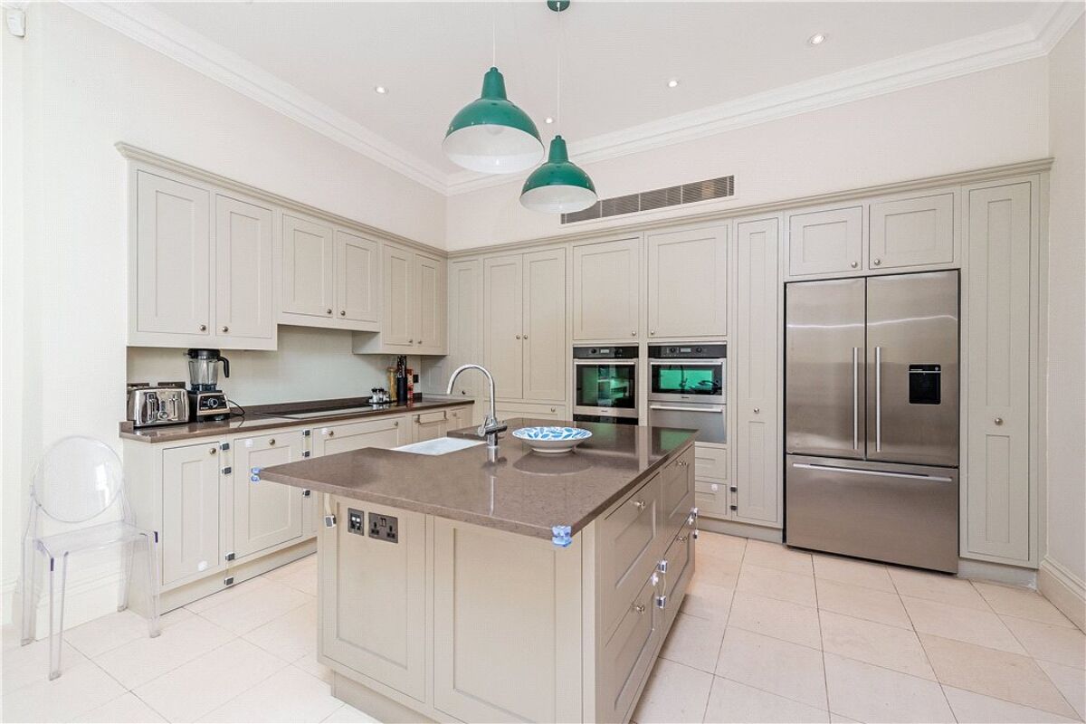 flat for sale in Warwick Square, Pimlico, London, SW1V VIC180116