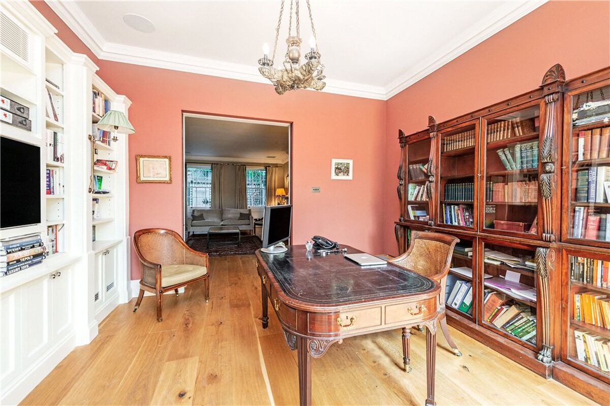 flat for sale in Warwick Square, Pimlico, London, SW1V VIC180116