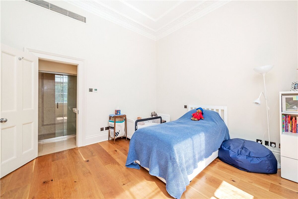 flat for sale in Warwick Square, Pimlico, London, SW1V VIC180116