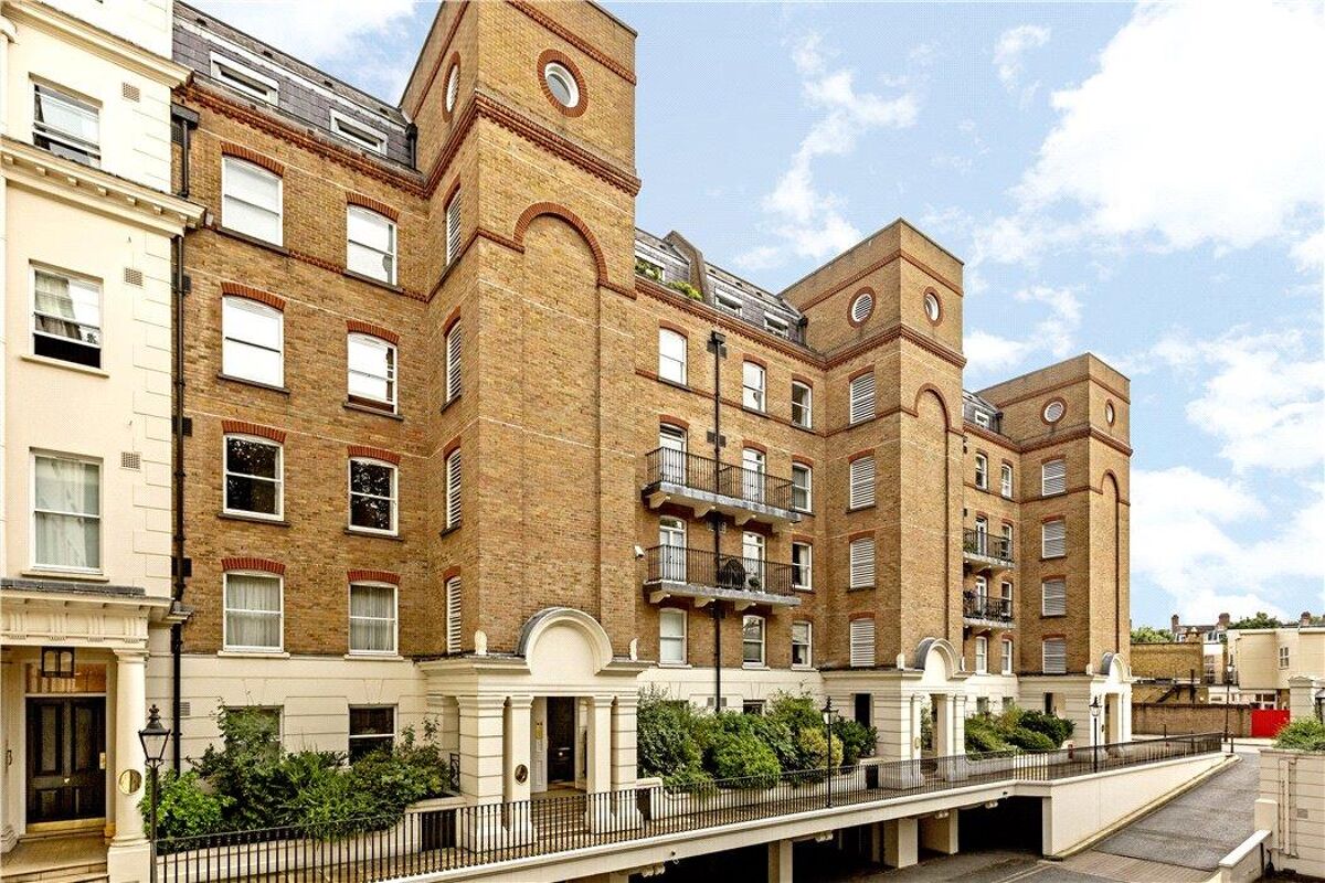 flat for sale in Hartington House, 4 Drummond Gate, Pimlico, London