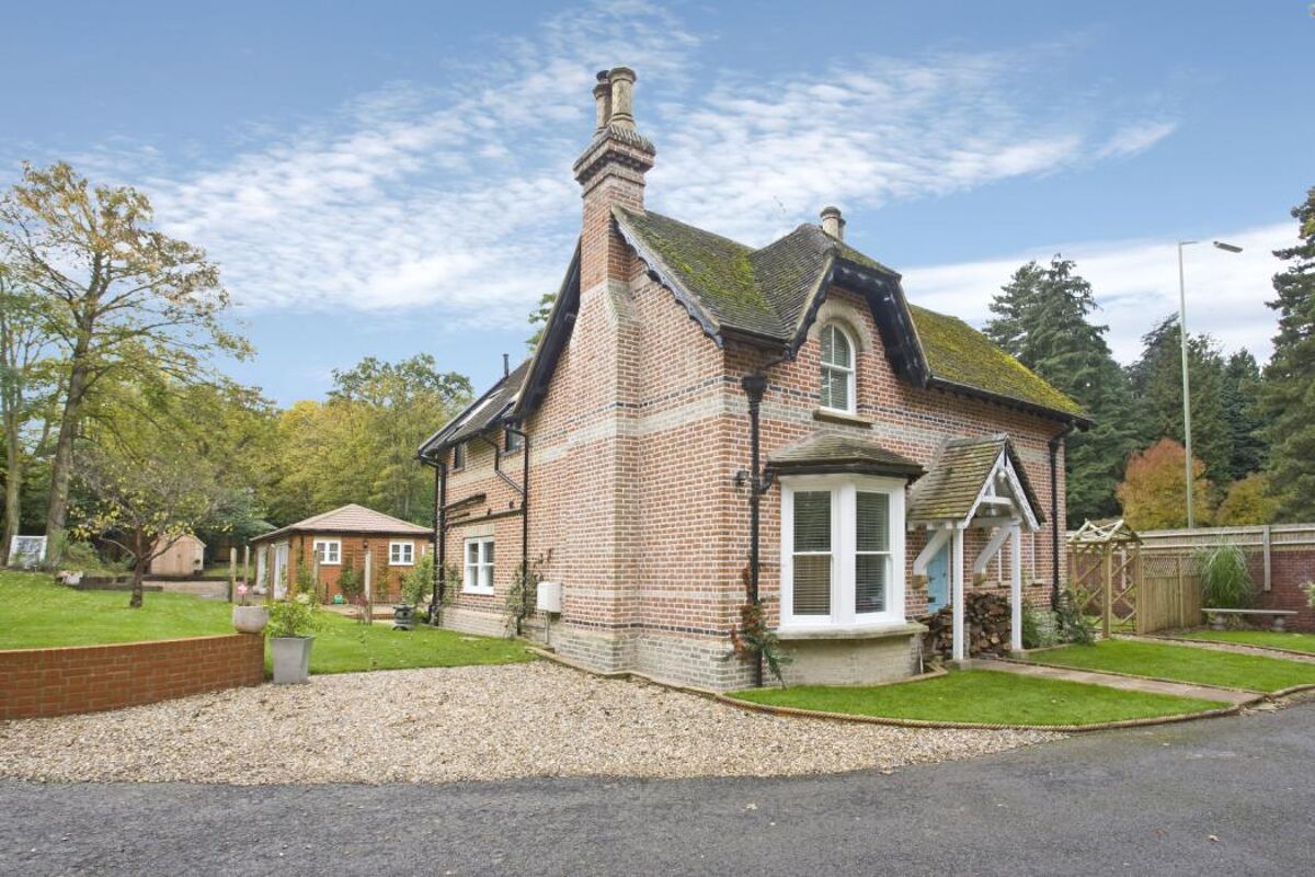 house for sale in London Road, Englefield Green, TW20 VIR100130