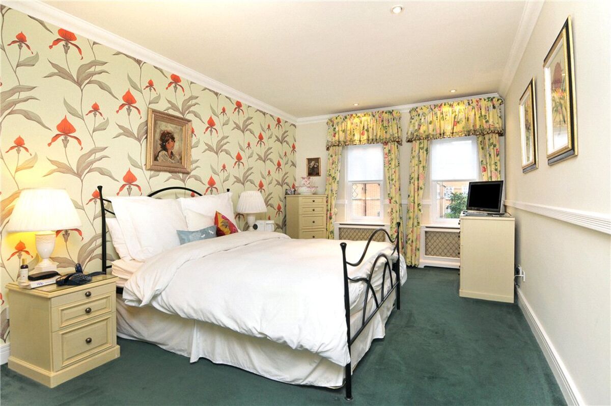 house for sale in Holloway Drive, Virginia Park, Virginia Water, Surrey