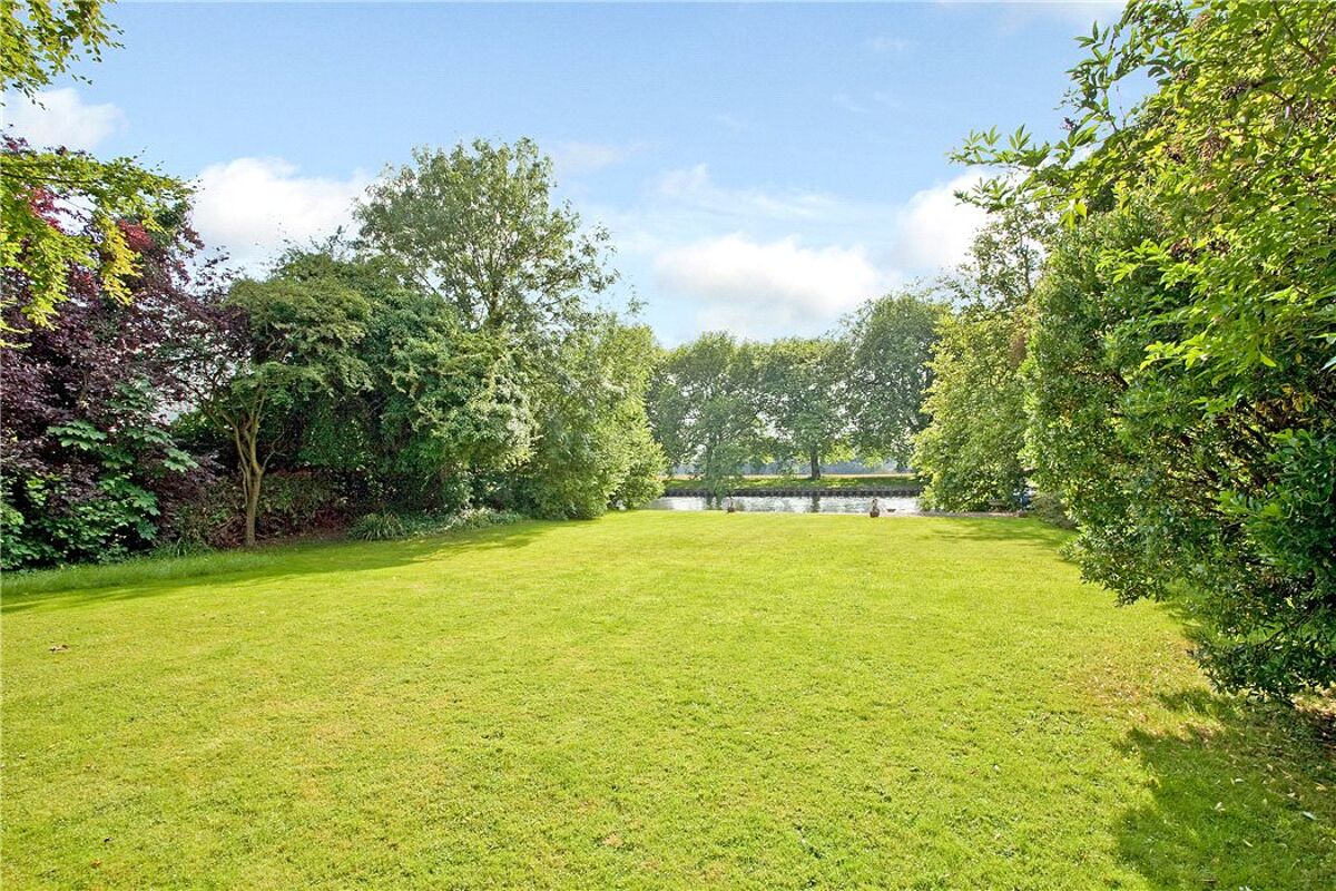 house for sale in Southlea Road, Datchet, Slough, Berkshire, SL3