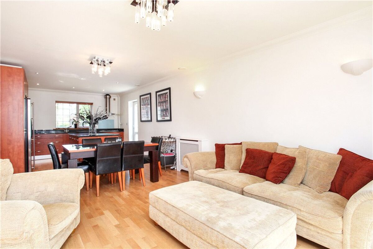 Onroerend goed te koop Middle Hill, Englefield Green, Surrey, TW20