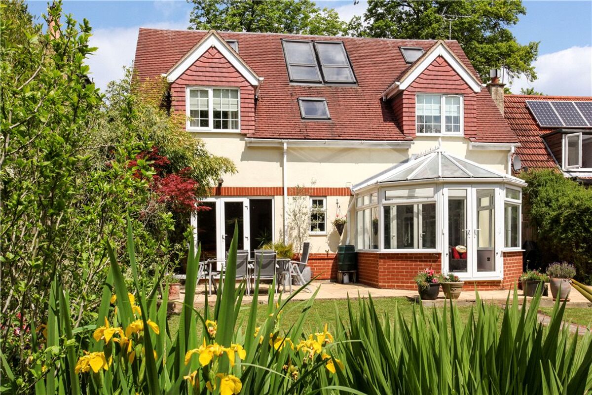 Onroerend goed te koop Middle Hill, Englefield Green, Surrey, TW20