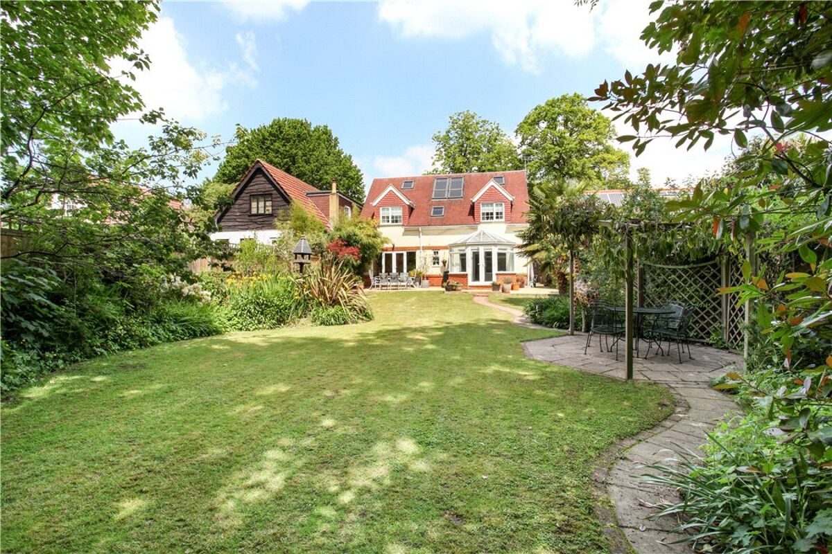 Onroerend goed te koop Middle Hill, Englefield Green, Surrey, TW20