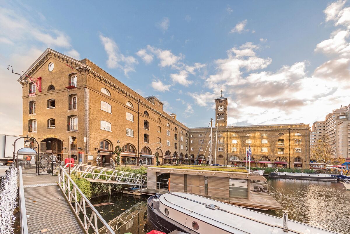 Pand te koop Ivory House, St