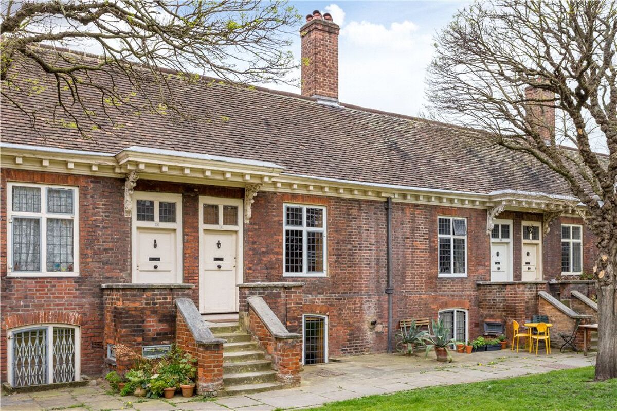 House for sale in Trinity Green, Mile End Road, London, E1 WAP140040