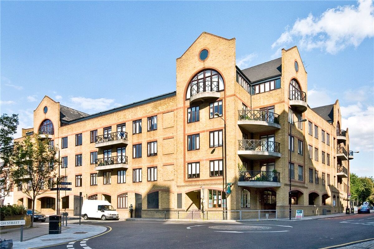 flat for sale in Hermitage Court, Knighten Street, Wapping, London, E1W