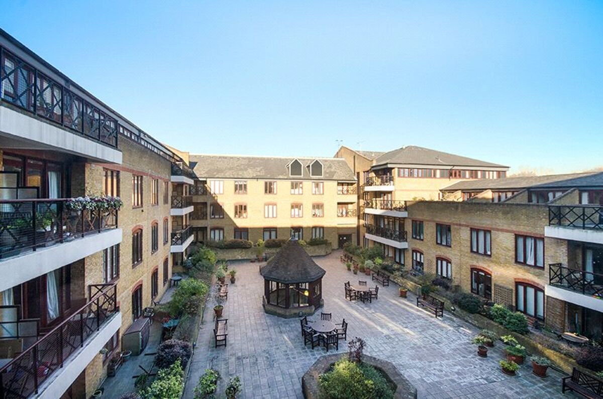 flat for sale in Hermitage Court, Knighten Street, Wapping, London, E1W