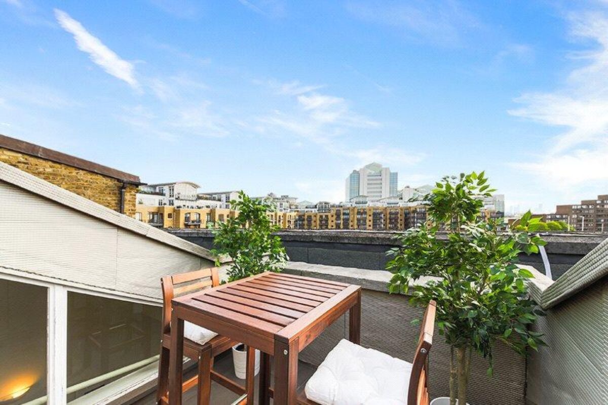 flat for sale in Ivory House,