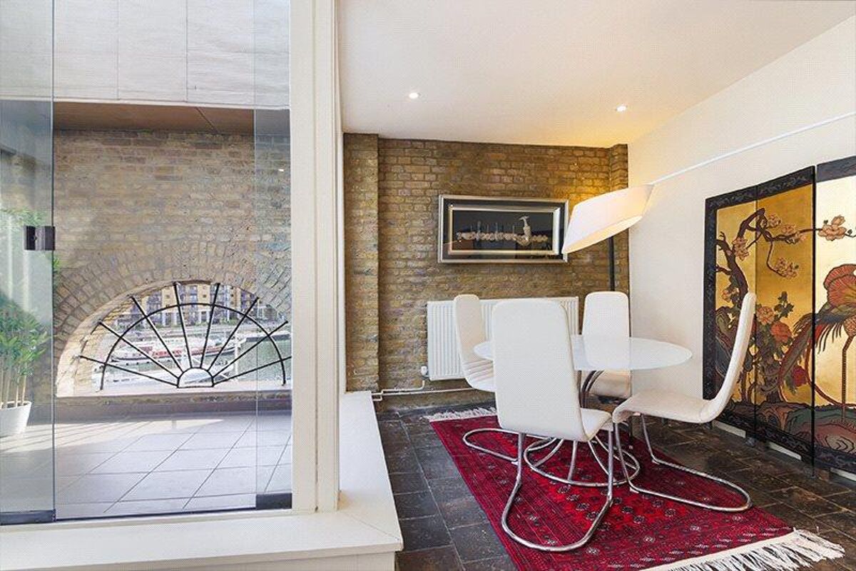 flat for sale in Ivory House,