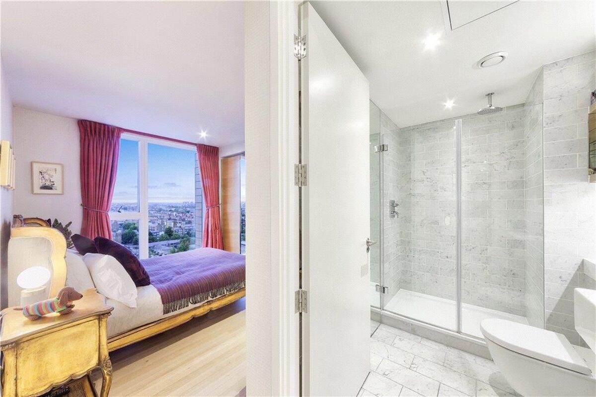 flat for sale in Park Vista Tower, 5 Cobblestone Square, London, E1W