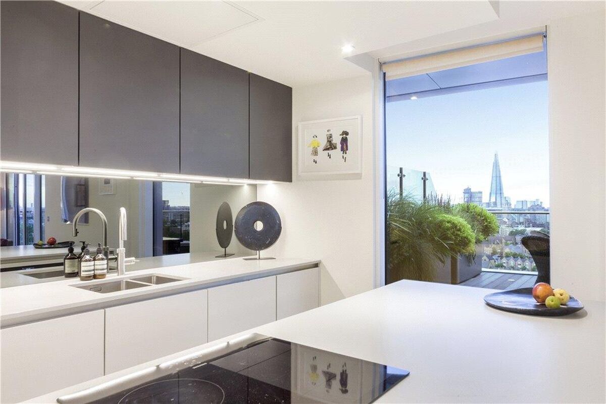 flat for sale in Park Vista Tower, 5 Cobblestone Square, London, E1W