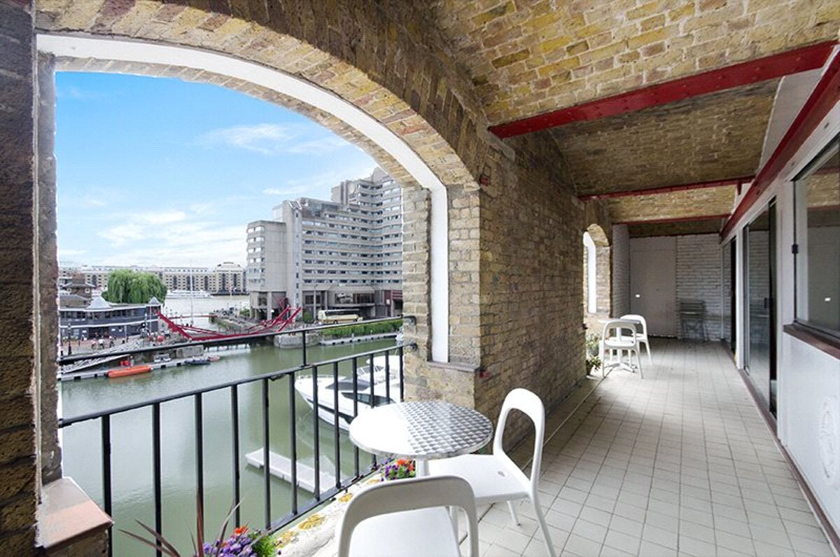 flat for sale in Ivory House, East Smithfield, London, E1W WAP170101