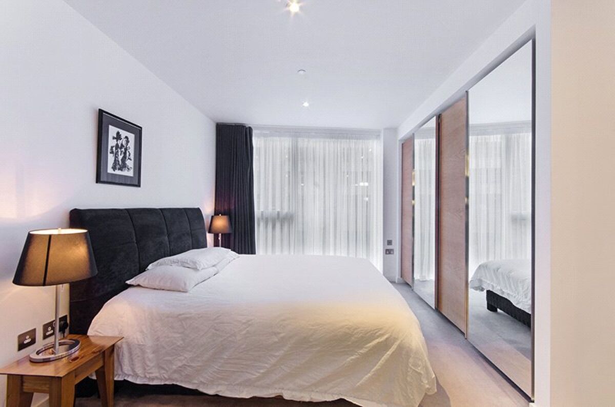 flat for sale in Park Vista Tower, 5 Cobblestone Square, Wapping