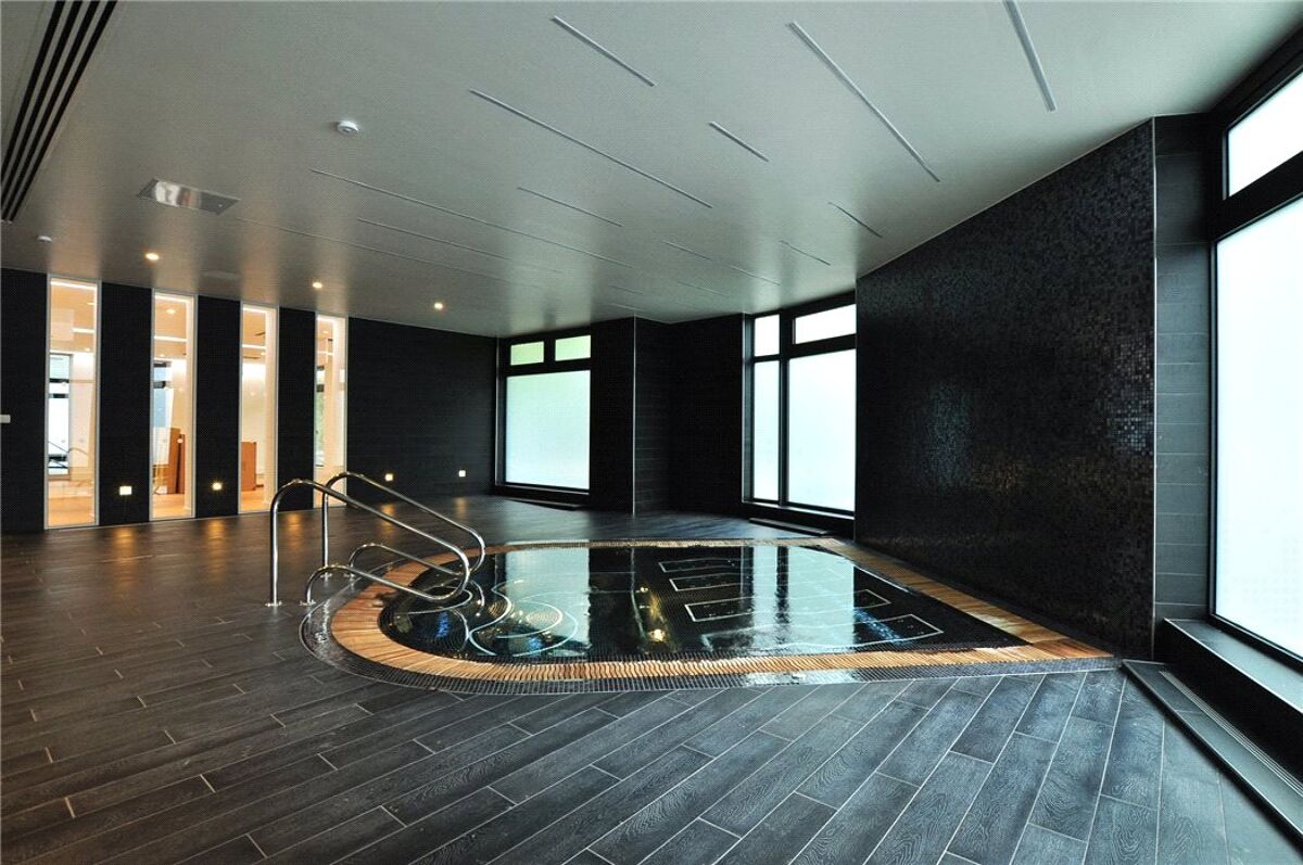 flat for sale in Park Vista Tower, 5 Cobblestone Square, Wapping