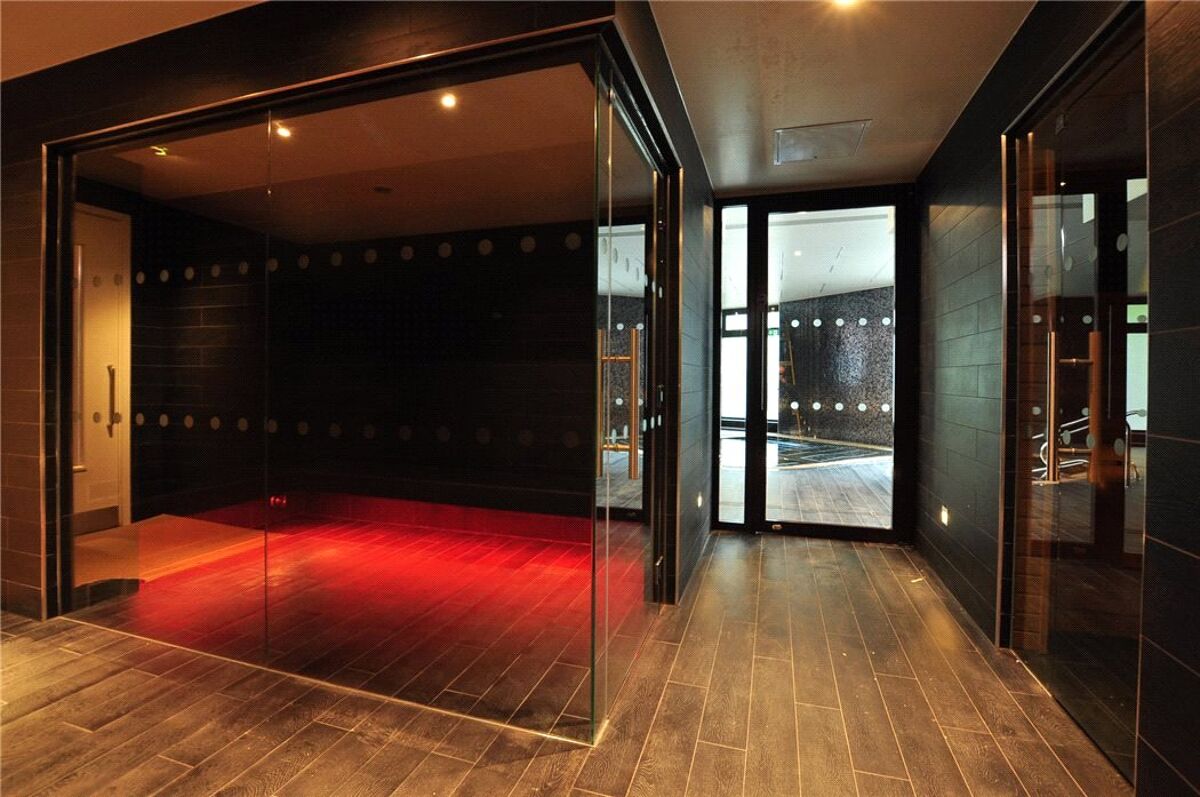 flat for sale in Park Vista Tower, 5 Cobblestone Square, Wapping