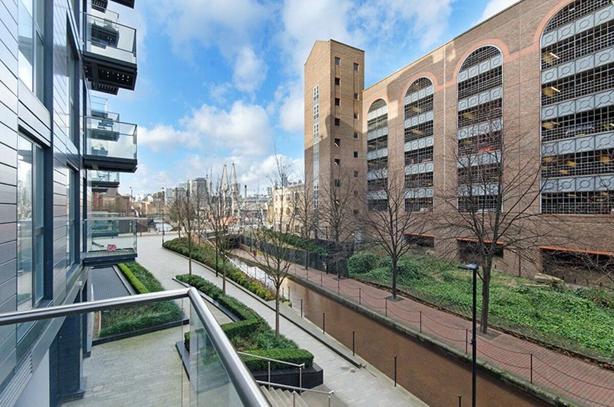 flat for sale in Park Vista Tower, 5 Cobblestone Square, Wapping