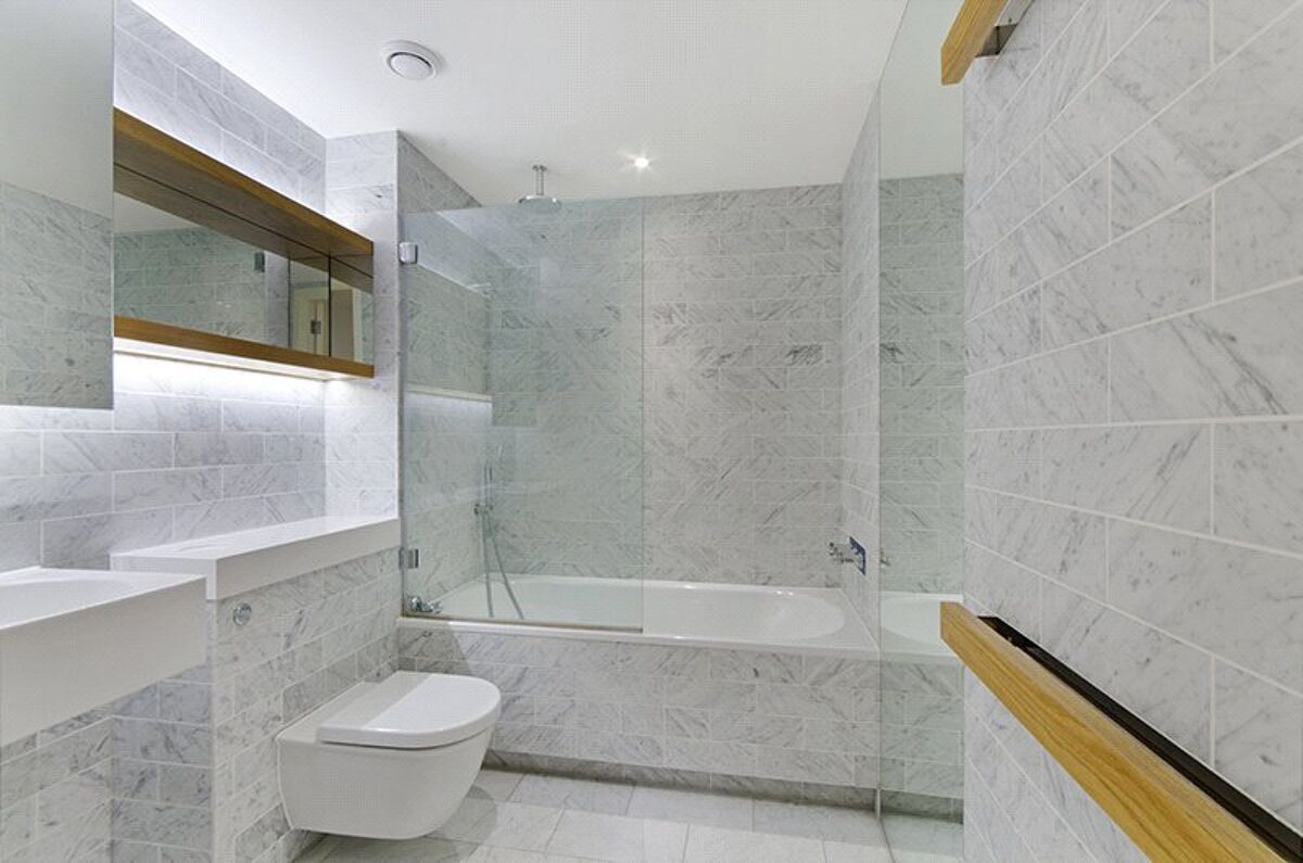 flat for sale in Park Vista Tower, 5 Cobblestone Square, Wapping